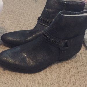Final Sale before 8/2 Vince Camuto booties
